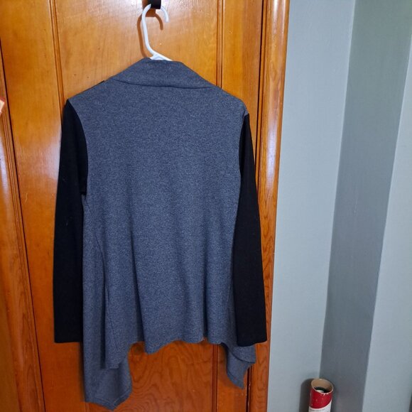 Renee C sweater/jacket size medium gray grey black - Picture 4 of 4